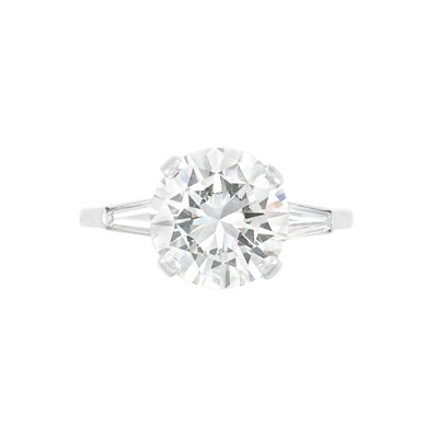 Lot 306 - Platinum and Diamond Ring