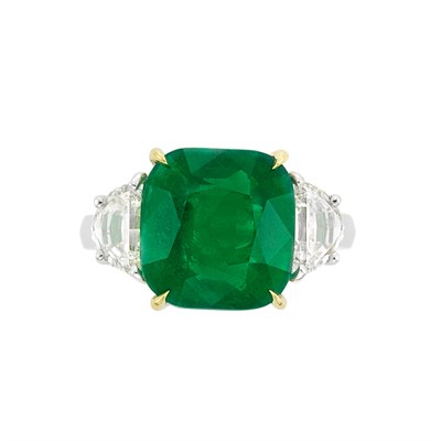 Lot 204 - Platinum, Gold, Emerald and Diamond Ring
