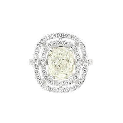 Lot 298 - White Gold and Diamond Ring