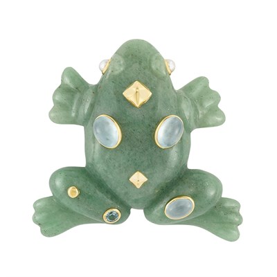 Lot 160 - Carved Aventurine Quartz, Gold and Moonstone Frog Clip-Brooch, Seaman Schepps