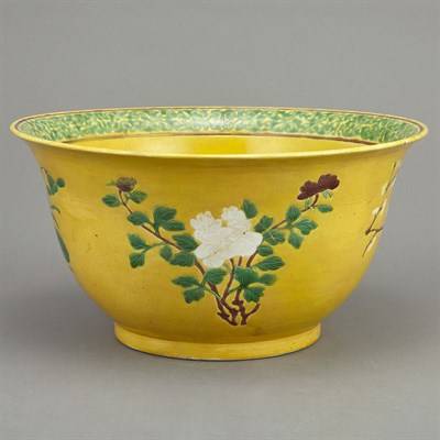 Lot 174 - Chinese Famille Verte Yellow Ground Glazed...
