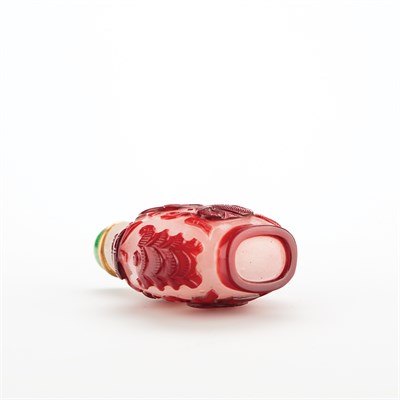Lot 237 - Chinese Red Overlay Glass Snuff Bottle Qing...