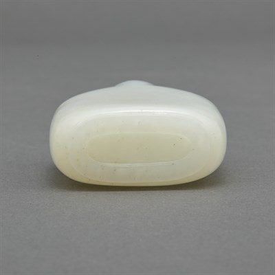 Lot 253 - Chinese White Jade Snuff Bottle Qing Dynasty...