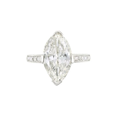Lot 418 - Platinum and Diamond Ring