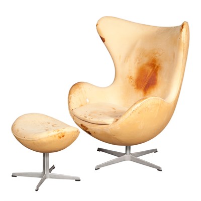 Lot 130 - Egg Chair and Ottoman Arne Jacobsen