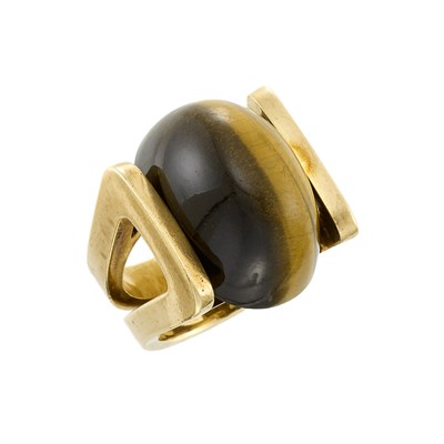 Lot 1000 - Gold and Cabochon Tiger's Eye Ring