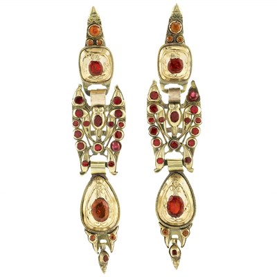 Lot 192 - Pair of Antique Gold and Foiled-Back Garnet Pendant-Earrings