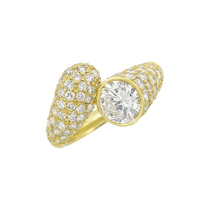 Lot 122 - Gold and Diamond Crossover Ring, Harry Winston