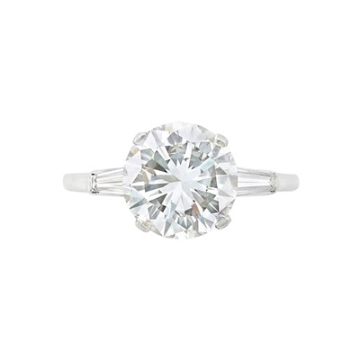 Lot 449 - Platinum and Diamond Ring