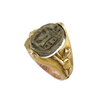 Lot 163 - Gentleman's Egyptian Revival Gold and Carved Faience Scarab Ring