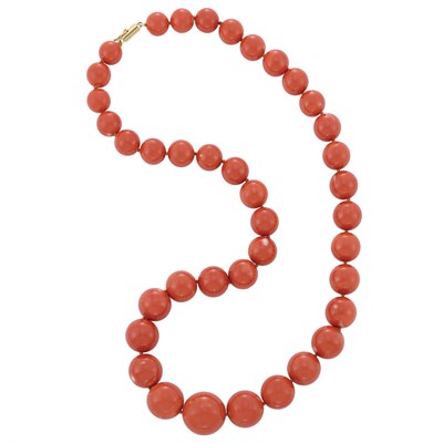 Lot 320 - Coral Bead Necklace with Gold Clasp