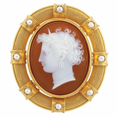Lot 38 - Antique Gold, Hardstone Cameo and Split Pearl Brooch
