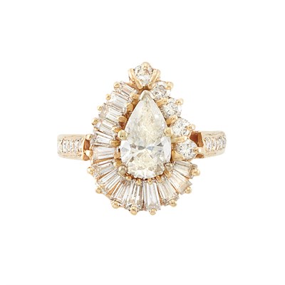 Lot 1009 - Gold and Diamond Ring