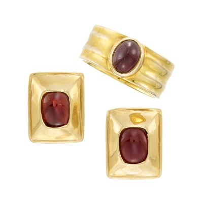 Lot 1260 - Gold and Cabochon Pink Tourmaline Ring and Pair of Earclips