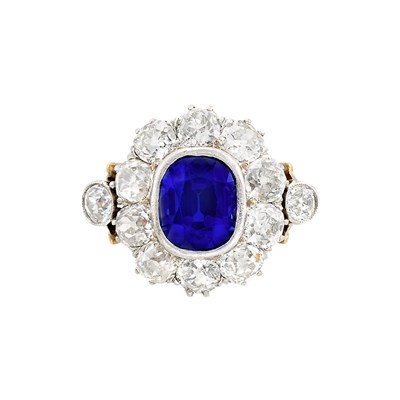 Lot 467 - Antique Gold, Platinum, Kashmir Sapphire and Diamond Ring