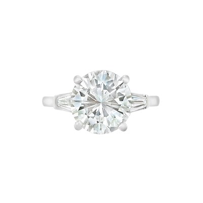 Lot 502 - Platinum and Diamond Ring