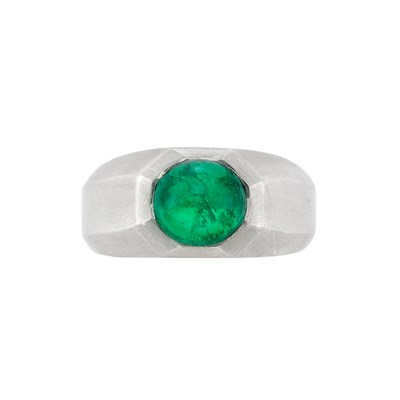 Lot 95 - Gentleman's Platinum and Cabochon Emerald Ring