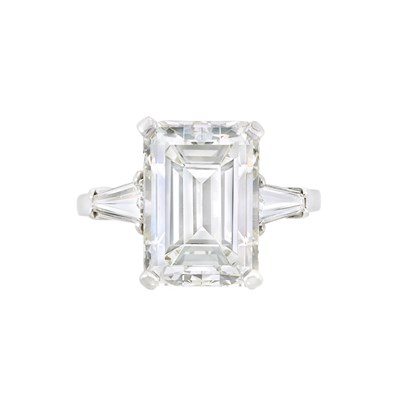 Lot 3424 - Platinum and Diamond Ring