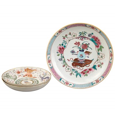Lot 362 - Pair of Chinese Export Armorial Porcelain...