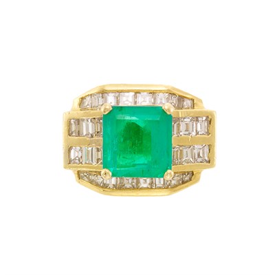 Lot 1015 - Gold, Emerald and Diamond Ring