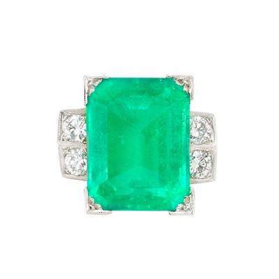 Lot 137 - White Gold, Emerald and Diamond Ring