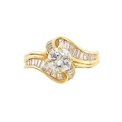 Lot 1007 - Gold and Diamond Ring