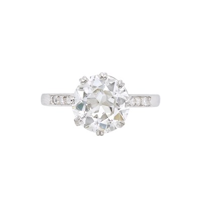 Lot 471 - Platinum and Diamond Ring