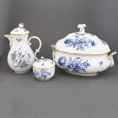 Lot 427 - Assembled Meissen Blue and White Porcelain...