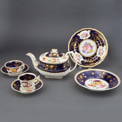 Lot 505 - Set of Twelve Royal Crown Derby Gilt and...