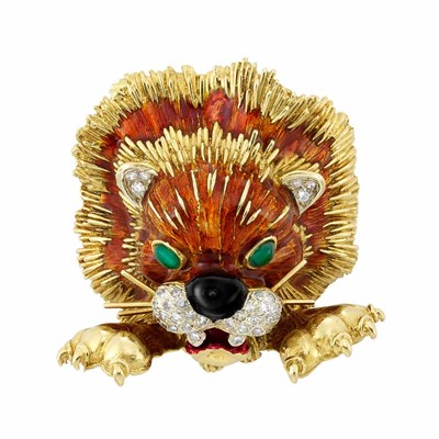Lot 431 - Gold, Enamel, Diamond and Dyed Green Chalcedony Lion-Clip-Brooch, Frascarolo