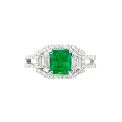 Lot 3262 - White Gold, Emerald and Diamond Ring, Piranesi