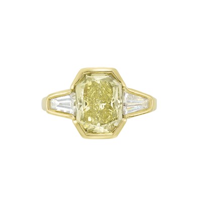 Lot 3190 - Gold, Light to Fancy Light Yellow Diamond and Diamond Ring