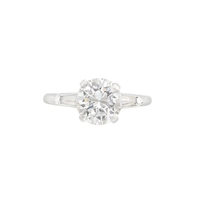 Lot 260 - Platinum and Diamond Ring