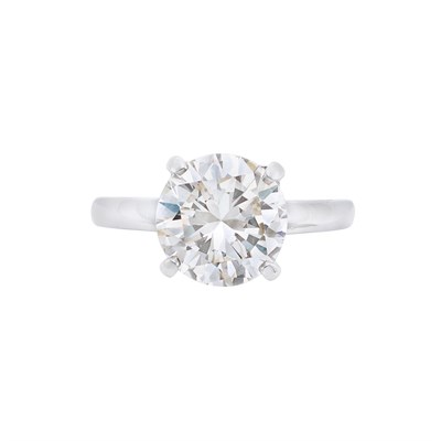 Lot 141 - Platinum and Diamond Ring