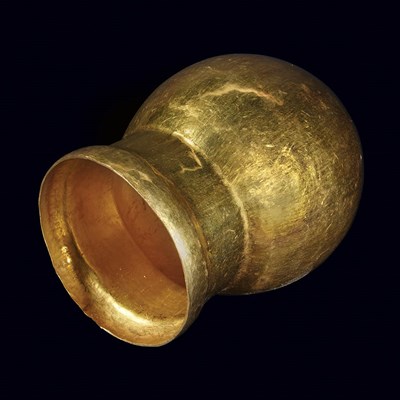 Lot 1163 - Pre-Columbian Gold Beaker Classic 18 kt....