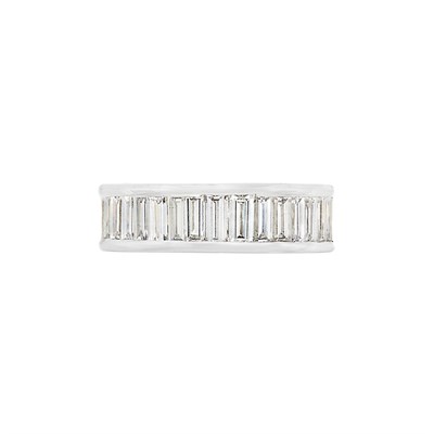 Lot 3375 - Platinum and Diamond Band Ring