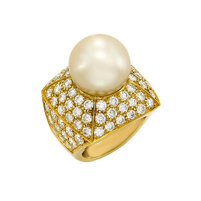 Lot 3338 - Gold, South Sea Golden Cultured Pearl and Diamond Ring