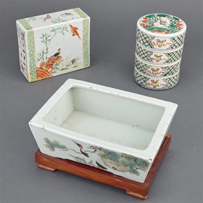 Lot 264 - Group of Three Chinese Porcelain Articles 20th...
