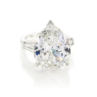 Lot 477 - Platinum and Diamond Ring