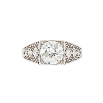 Lot 116 - Platinum and Diamond Ring