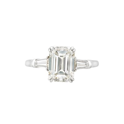 Lot 127 - Platinum and Diamond Ring, Harry Winston