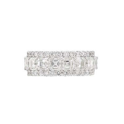 Lot 259 - Platinum and Diamond Band Ring