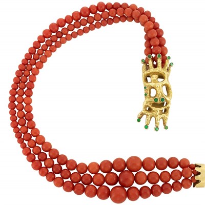 Lot 299 - Triple Strand Coral Bead Necklace with Gold and Emerald Clasp