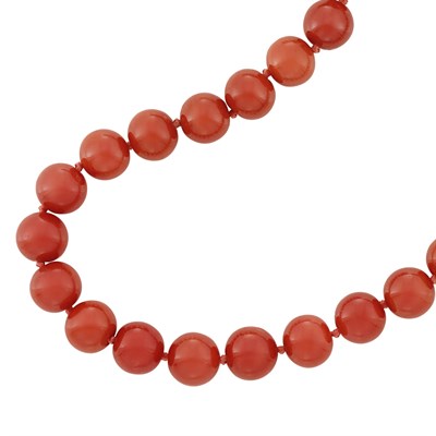 Lot 189 - Coral Bead Necklace with Gold and Diamond Ball Clasp