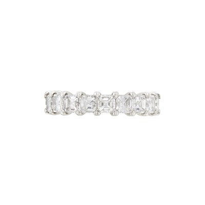 Lot 268 - Platinum and Diamond Band Ring