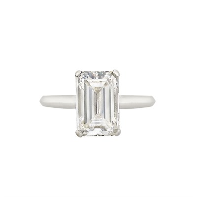 Lot 461 - Platinum and Diamond Ring