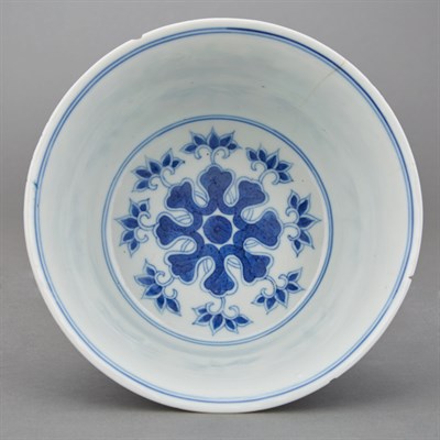 Lot 312 - Chinese Ming Style Blue and White Glazed...