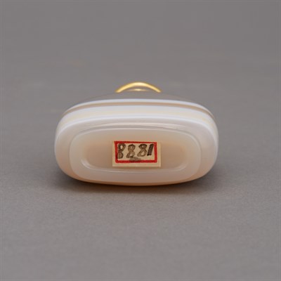 Lot 120 - Chinese Banded Agate Snuff Bottle Qing Dynasty...