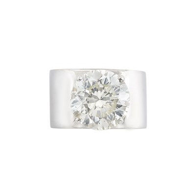 Lot 435 - Rhodium-Plated Gold and Diamond Band Ring