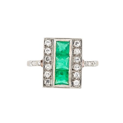 Lot 7 - Two-Color Gold, Emerald and Diamond Ring